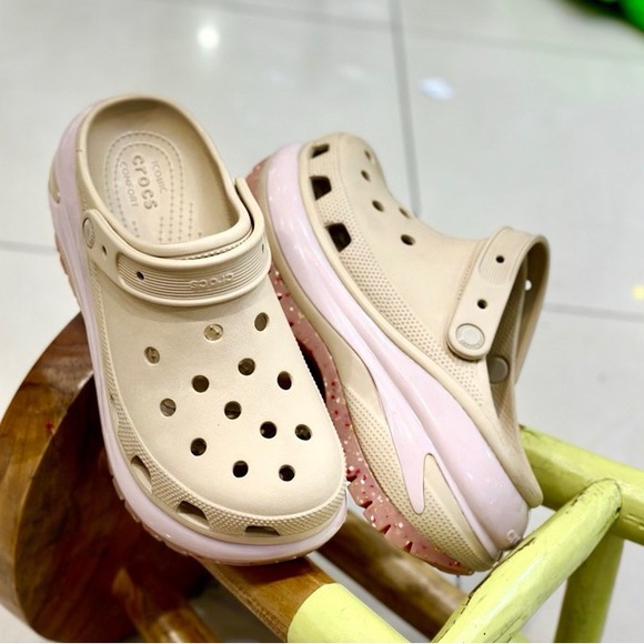 Crocs Unisex-Adult Mega Crush Clog Women Size 6 - Picture 4 of 10